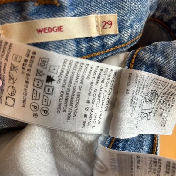 Levi’s Wedgie Jean Button Distressed Frayed Hem Cotton size 29 - Picture 8 of 11